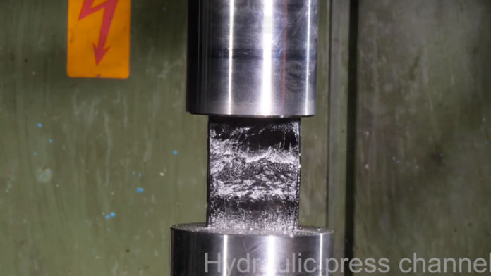 Penyiksaan Sadis Terhadap Smartphone