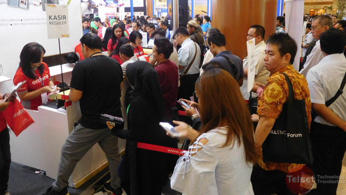 Antrian Pembelian di Salah Satu Booth Indocomtech (telset.id | nur chandra)