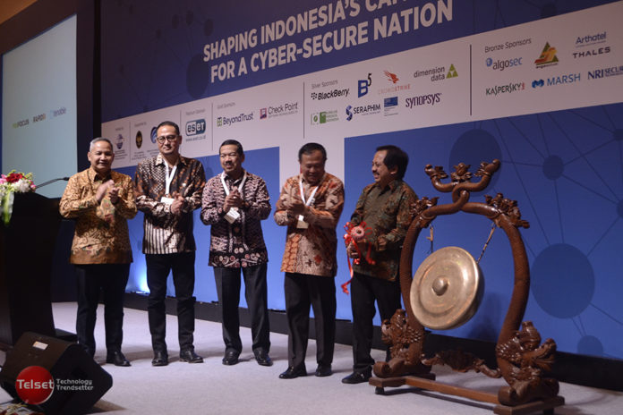 Pembukaan Cyber Security Indonesia 2017 (telset.id | nur chandra) Pembukaan Cyber Security Indonesia 2017 (telset.id | nur chandra)