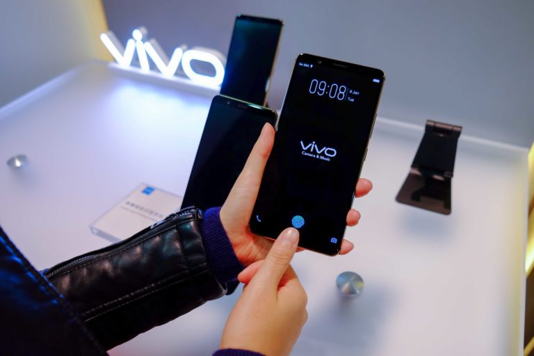 Besok, Smartphone Fingerprint di Bawah Layar Pertama Diluncurkan?