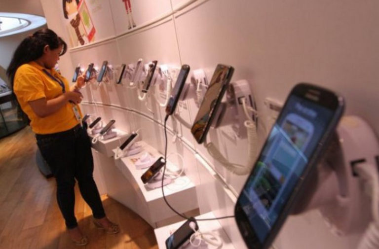 Pertama sejak 2004, Penjualan Smartphone Anjlok