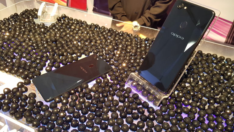 Oppo F7 Punya Varian Diamond Black