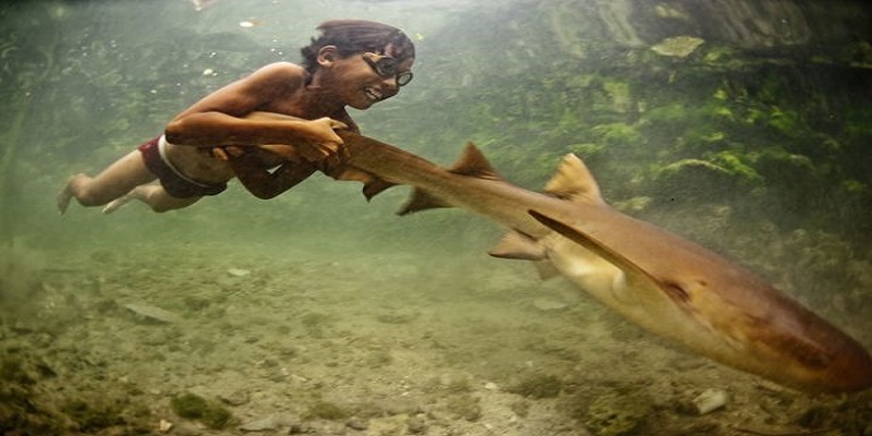 PAY-Extra-large-spleens-help-indonesian-fish-people-tribe-dive-to-200-feet