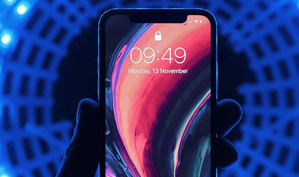 Penerus iPhone X Berlayar OLED 6,1 Inci?