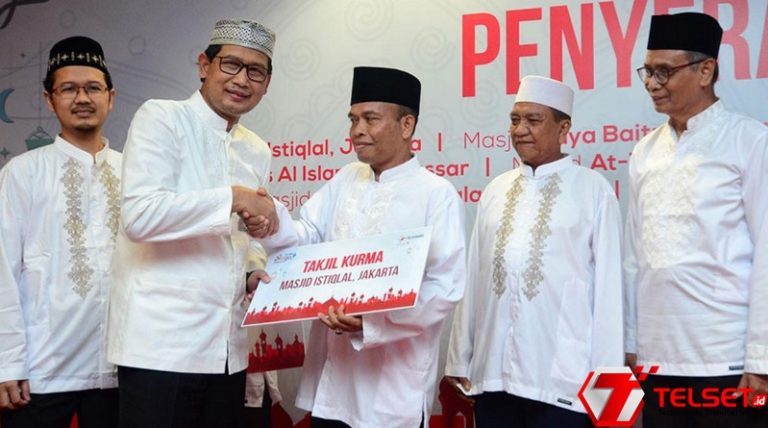 Telkomsel Serahkan Bantuan 23 Ton Kurma untuk 15 Masjid