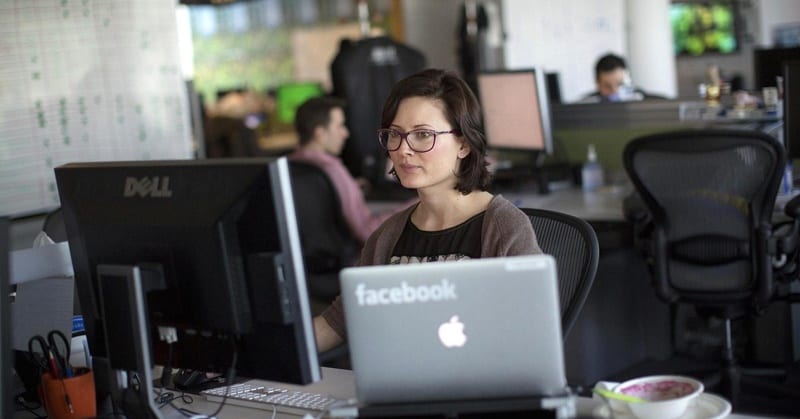 Karyawan Facebook dan WhatsApp Karyawan Facebook dan WhatsApp