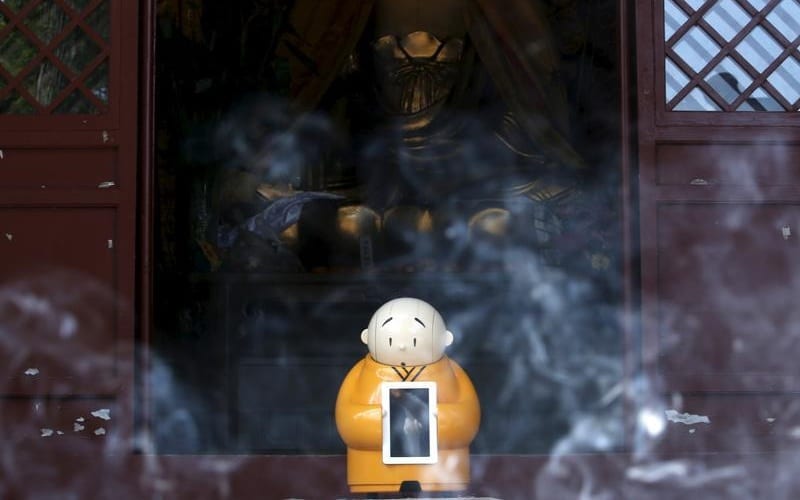 building-incense-longquan-burning-photograph-outskirts-buddhist_f3dfa33e-0855-11e6-80c7-86ecee87a31c Robot Biksu