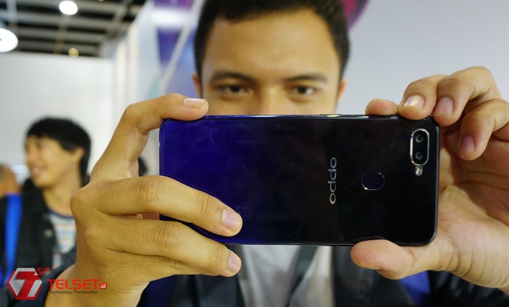 Oppo F9-FI-1 Fitur baru Oppo F9