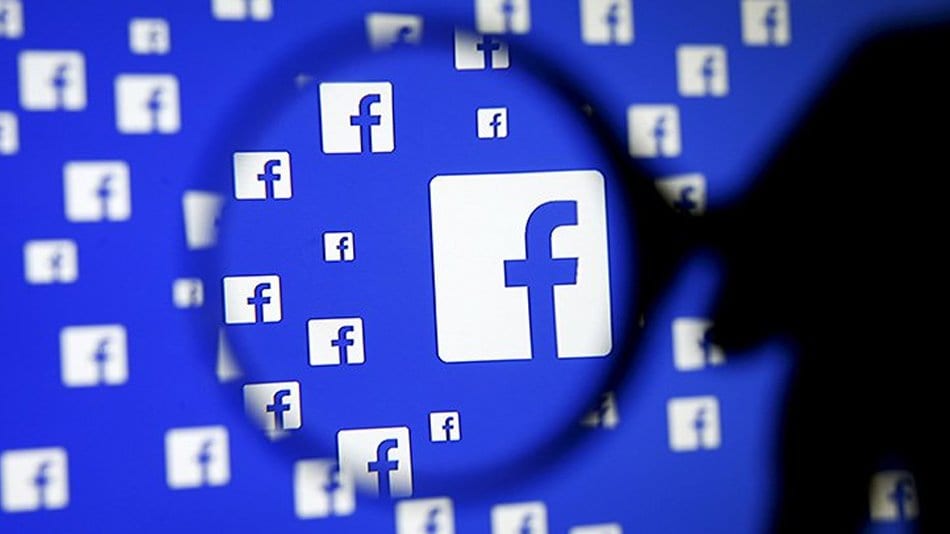 Fact-Checking Facebook Fact-Checking Facebook