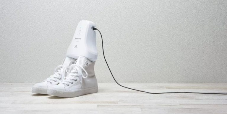 Gadget Ini Bisa Bantu Atasi Masalah Bau Sepatu
