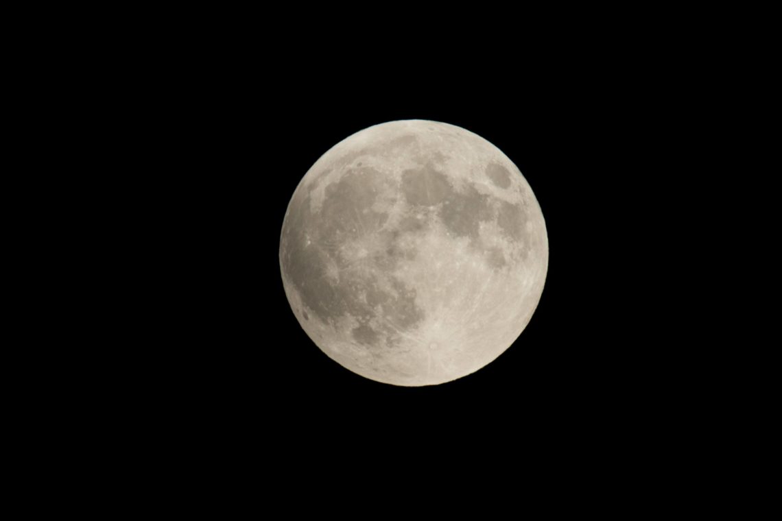 Bulan buatan