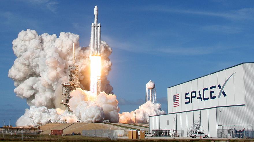 SpaceX Cari Pinjaman SpaceX Cari Pinjaman