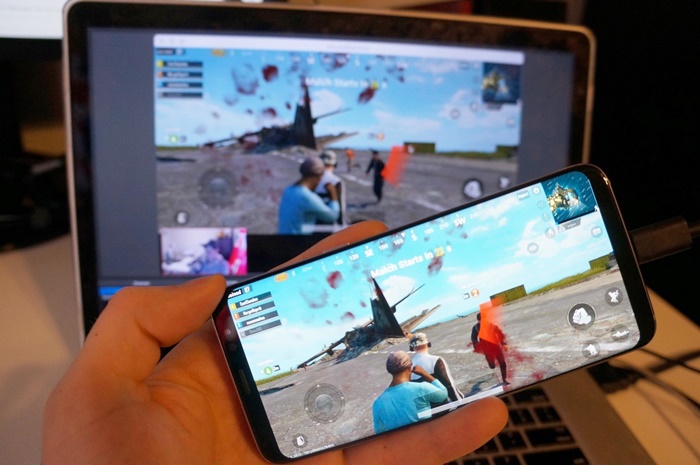 Streaming Game