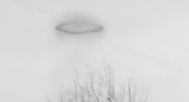 Lingkaran Hitam Mirip UFO Bikin Heboh Warga Rusia