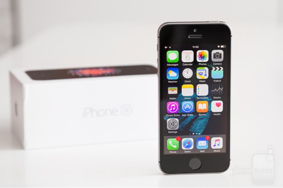 Apple-iPhone-SE-is-already-sold-out