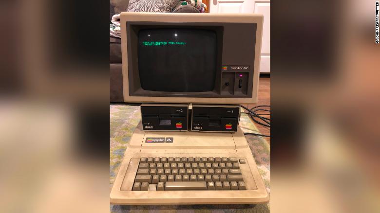 190217185829-man-finds-old-computer-still-working-exlarge-169