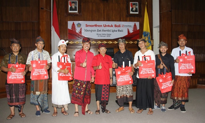 Warga Bali Bakal Punya Kartu Perdana Khusus Smartfren