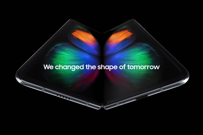 Samsung Tawarkan Konsep Layar Lipat ke Apple dan Google