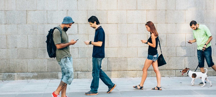 6.000 Pejalan Kaki Tewas Tahun Lalu, Gara-gara Smartphone!