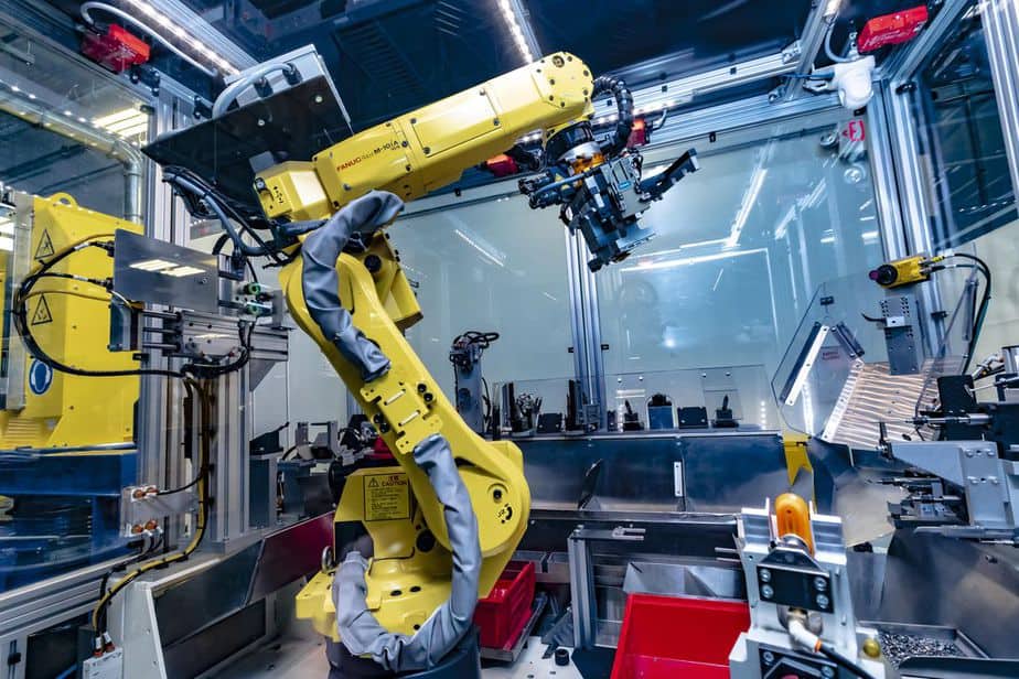 apple-recycling-robot-daisy-8638