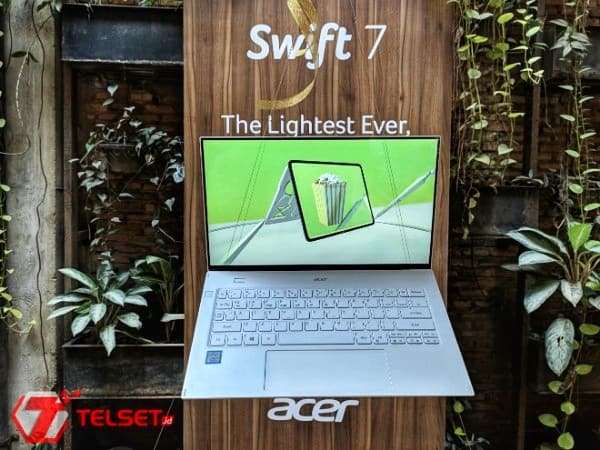 PicsArt_06-27-09.13.32-01 Acer Swift 7