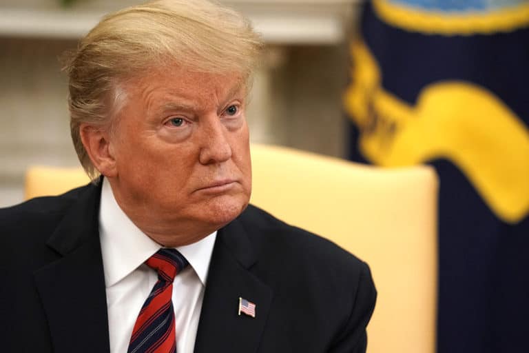 Donald Trump Blokir Aplikasi China