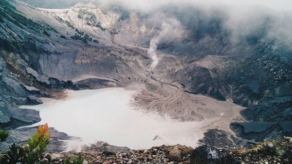 Tangkuban Perahu Meletus, Warganet Ramai di Twitter [Video]