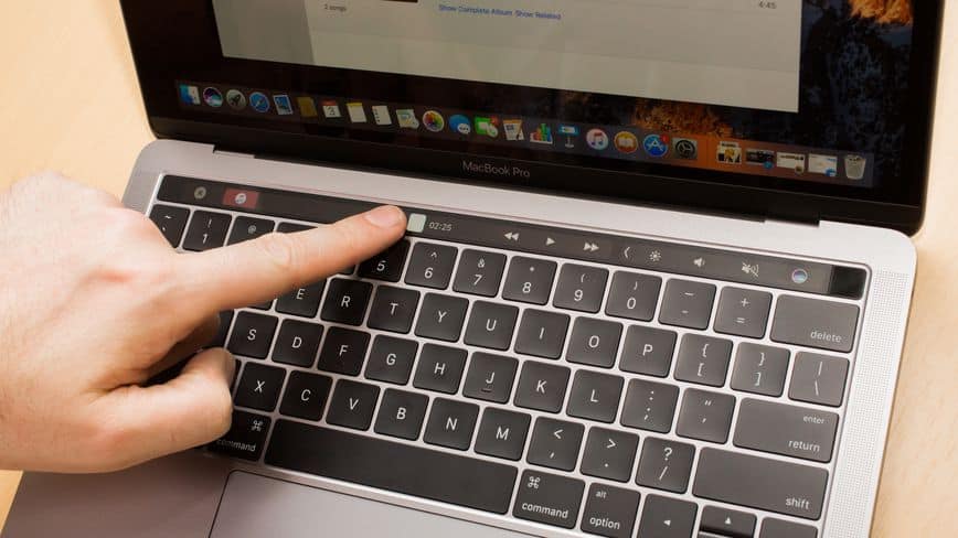 apple-macbook-pro-with-touch-bar-13-inch-2016-17