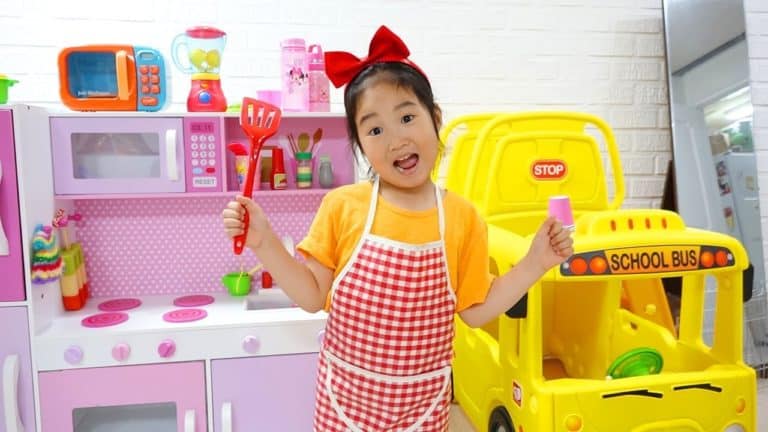 Salut! Youtuber Cilik Ini Bisa Beli Rumah Rp 112 Miliar