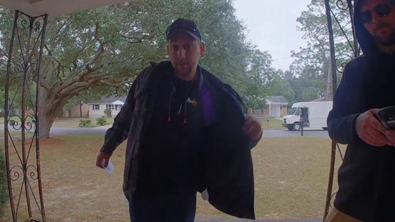 Lensa kamera FedEx