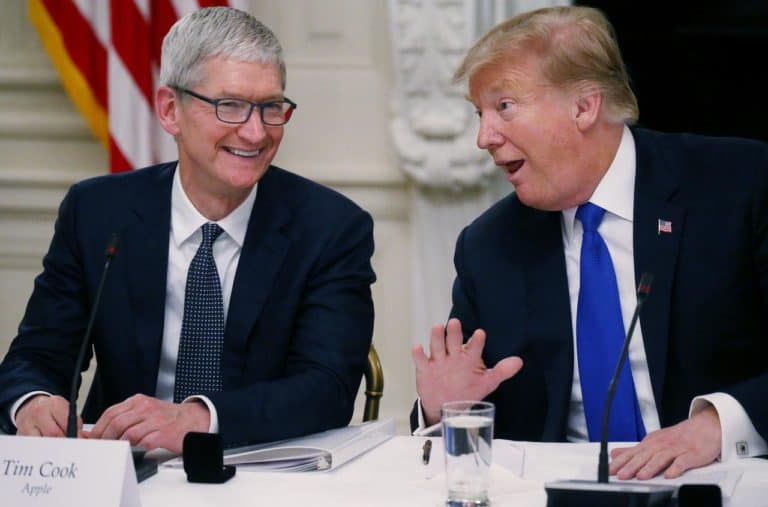 Tim Cook, Presiden Donald Trump pabrik apple