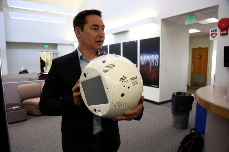 Robot Cerdas Ini Temani Astronot saat Galau di Luar Angkasa