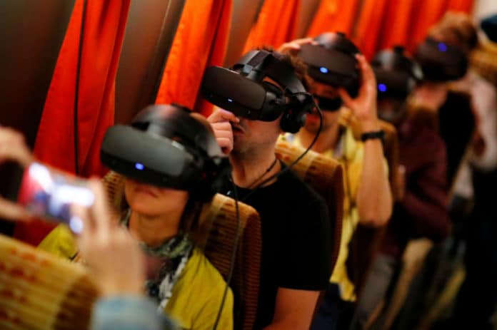 teknologi Headset VR Anak Autis