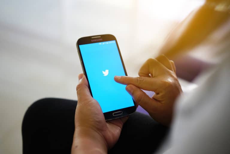 Akses telepon Twitter
