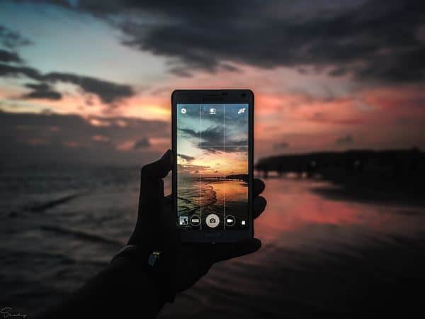 Shooting-natural-scenery-smartphone-Stock-Photo Aktifkan HDR Smartphone