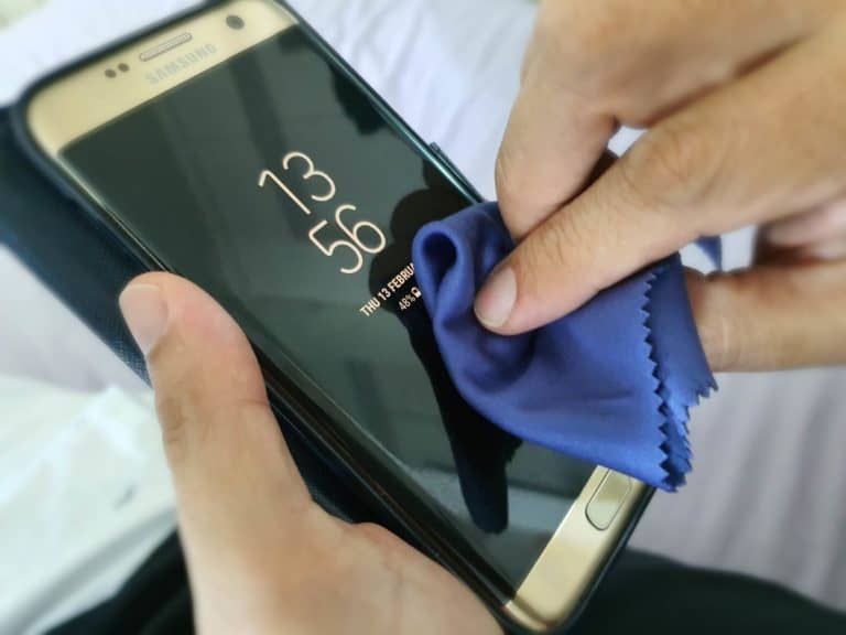 samsung Bersihkan Smartphone