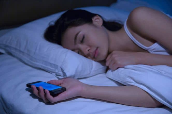 Mayoritas Orang Manfaatkan Teknologi untuk Bisa Tidur