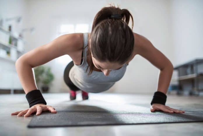 working-out-SWEAT-APP Rekomendasi aplikasi olahraga