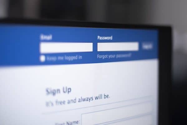 Hoaks Politik Facebook