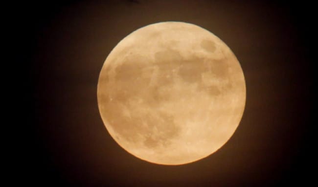 Penambangan di Bulan