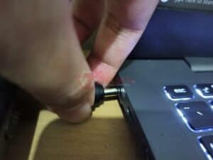 Penyebab Charger Laptop Rusak