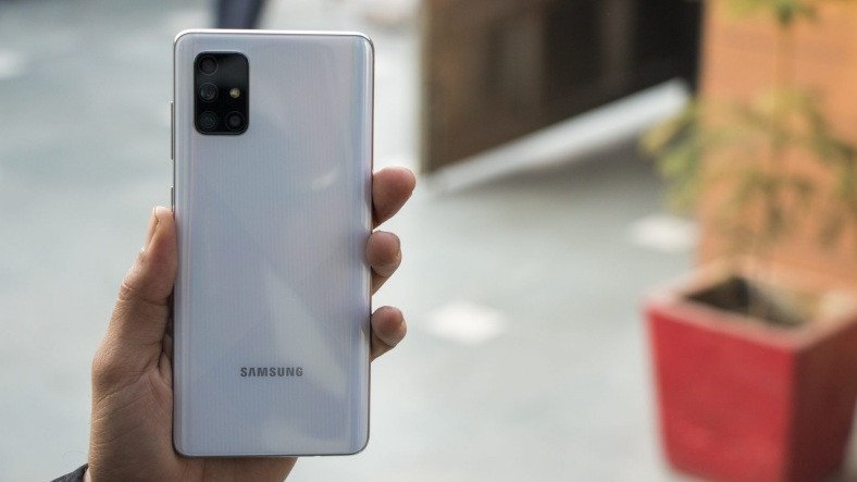Spesifikasi Samsung Galaxy A Quantum