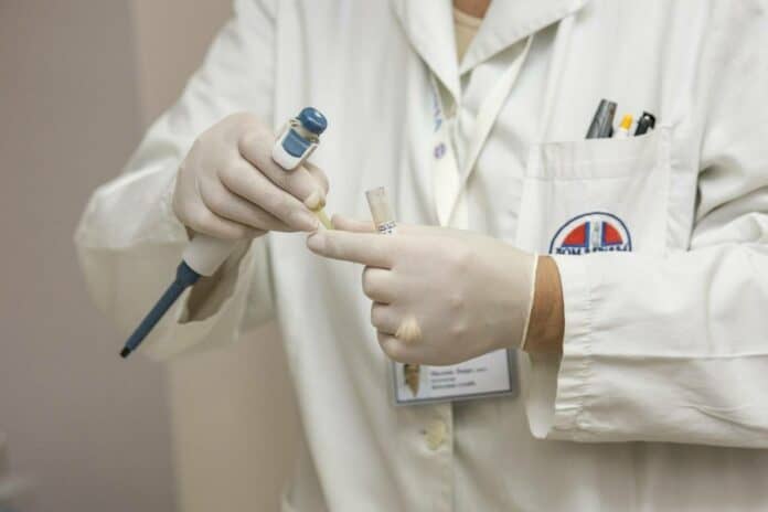 doctor-health-science Sampel Darah Virus Corona