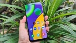 2. Review Samsung Galaxy M21