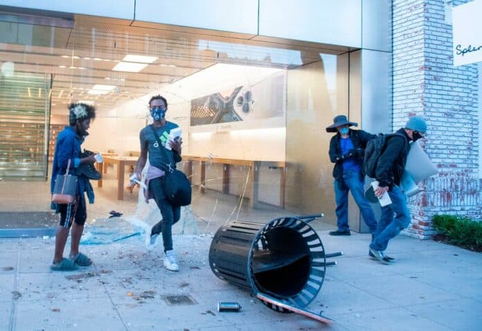 apple-stores-looting-afp-getty-images-forbes Lacak iPhone dijarah