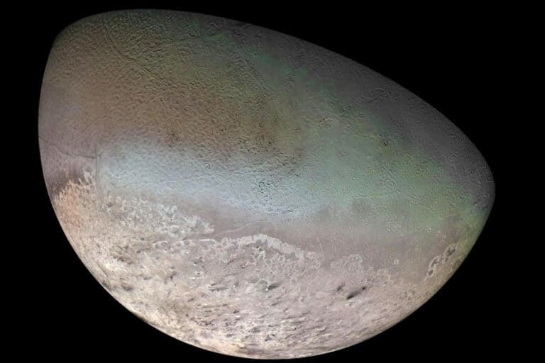 Bulan Triton Neptunus