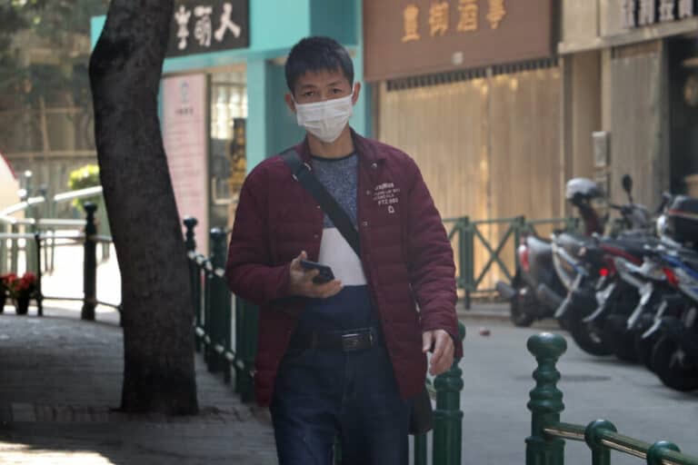 Duh! Teori Konspirasi Sebut Kawat di Masker Antena 5G