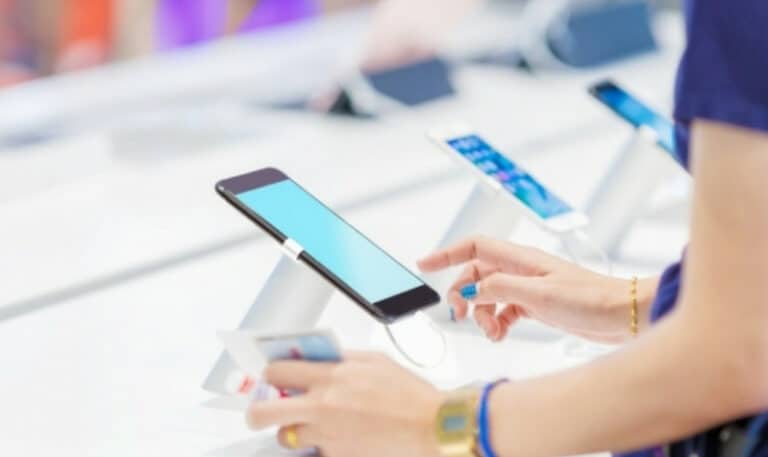 Pengiriman smartphone di China turun