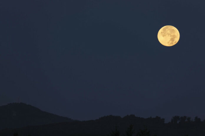 Umur Bulan