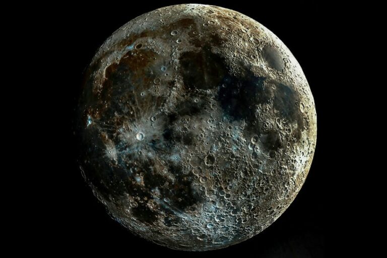 Permukaan Bulan Berkarat